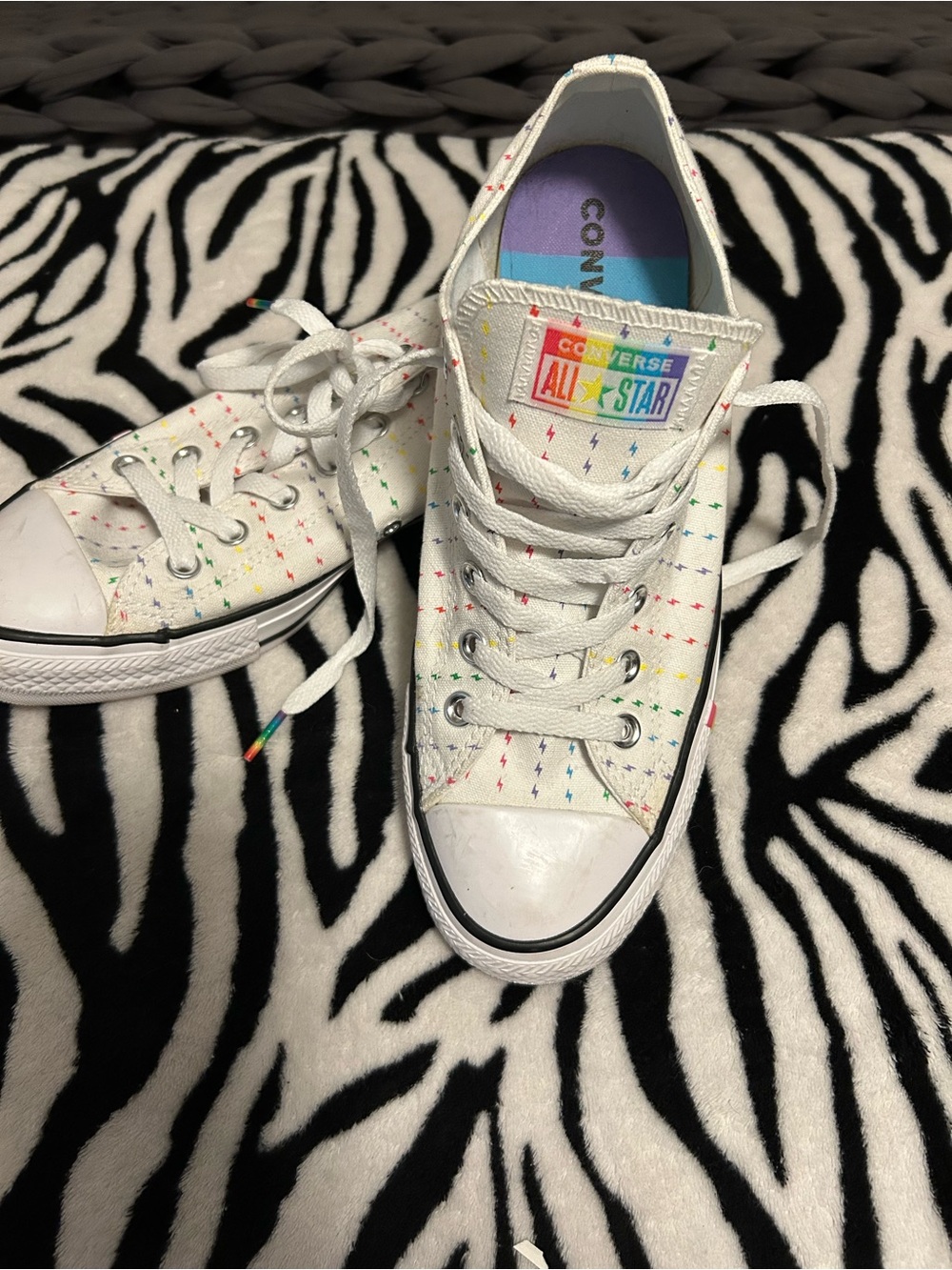 Converse W10/M8 white with rainbow lightning bolt print low tops - Picture 1 of 4